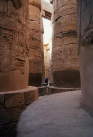 le enormi colonne della "Grande Sala Ipostila" di Sethy I e Ramses II